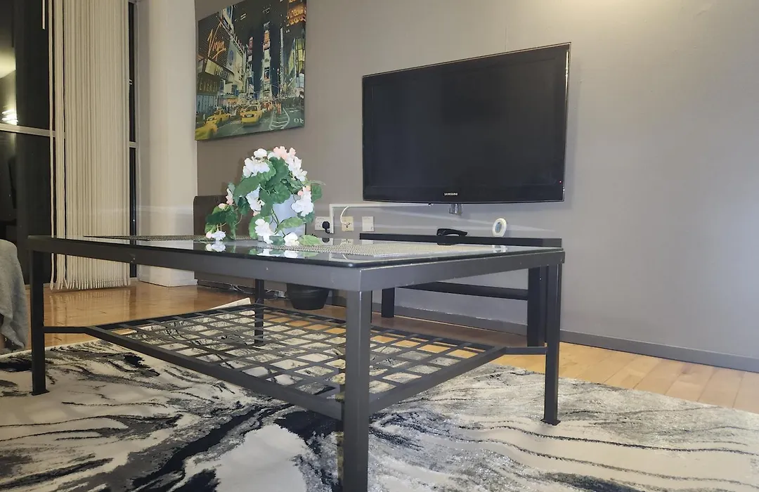 Luxury 2 Bed Apt On River, Wifi, Parking, Garden-1