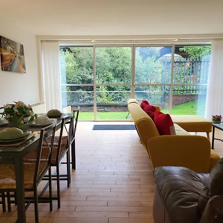 Luxury 2 Bed Apt On River, Wifi, Parking, Garden-3